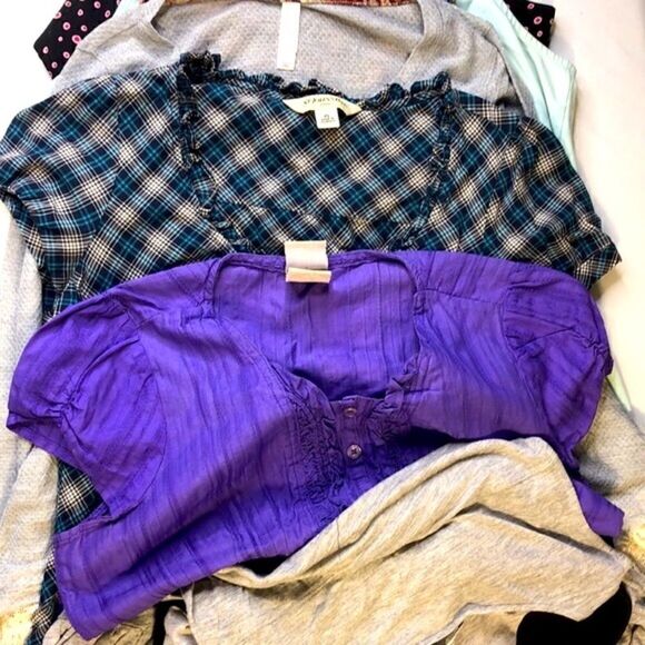 💜 8-Pack Women’s Tops XS–M | Mixed Brands | Great for Resale or Everyday Wear - Picture 2 of 16